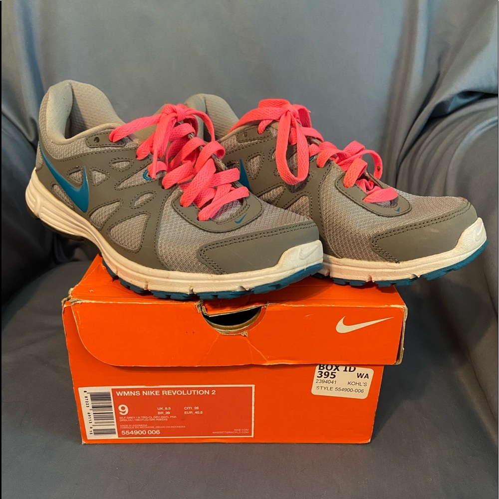 Nike Revolutions 2